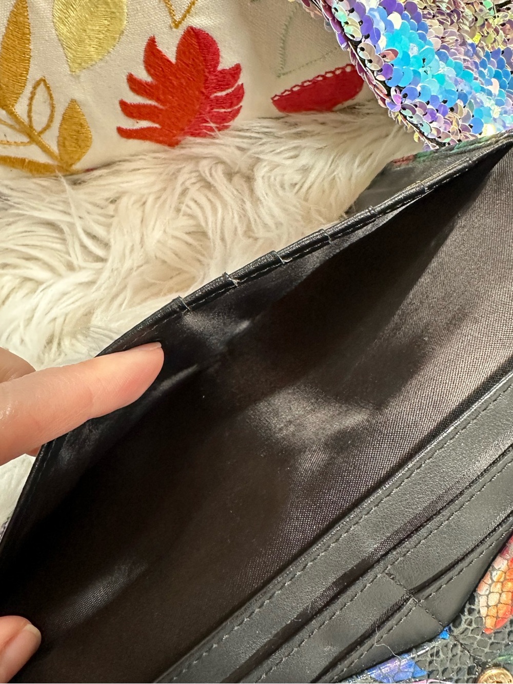 Lodis • Tropical Floral Textured Bi-Fold Wallet - Picture 6 of 14